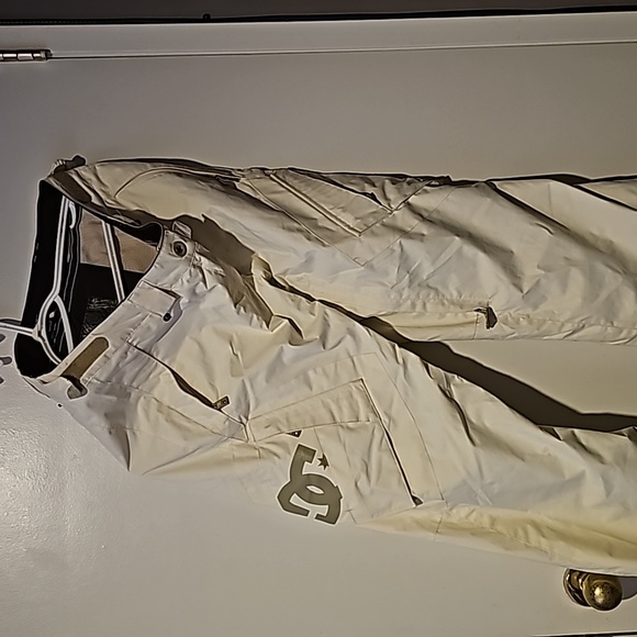 COPY - DC adjustable snow pants. - Picture 1 of 1